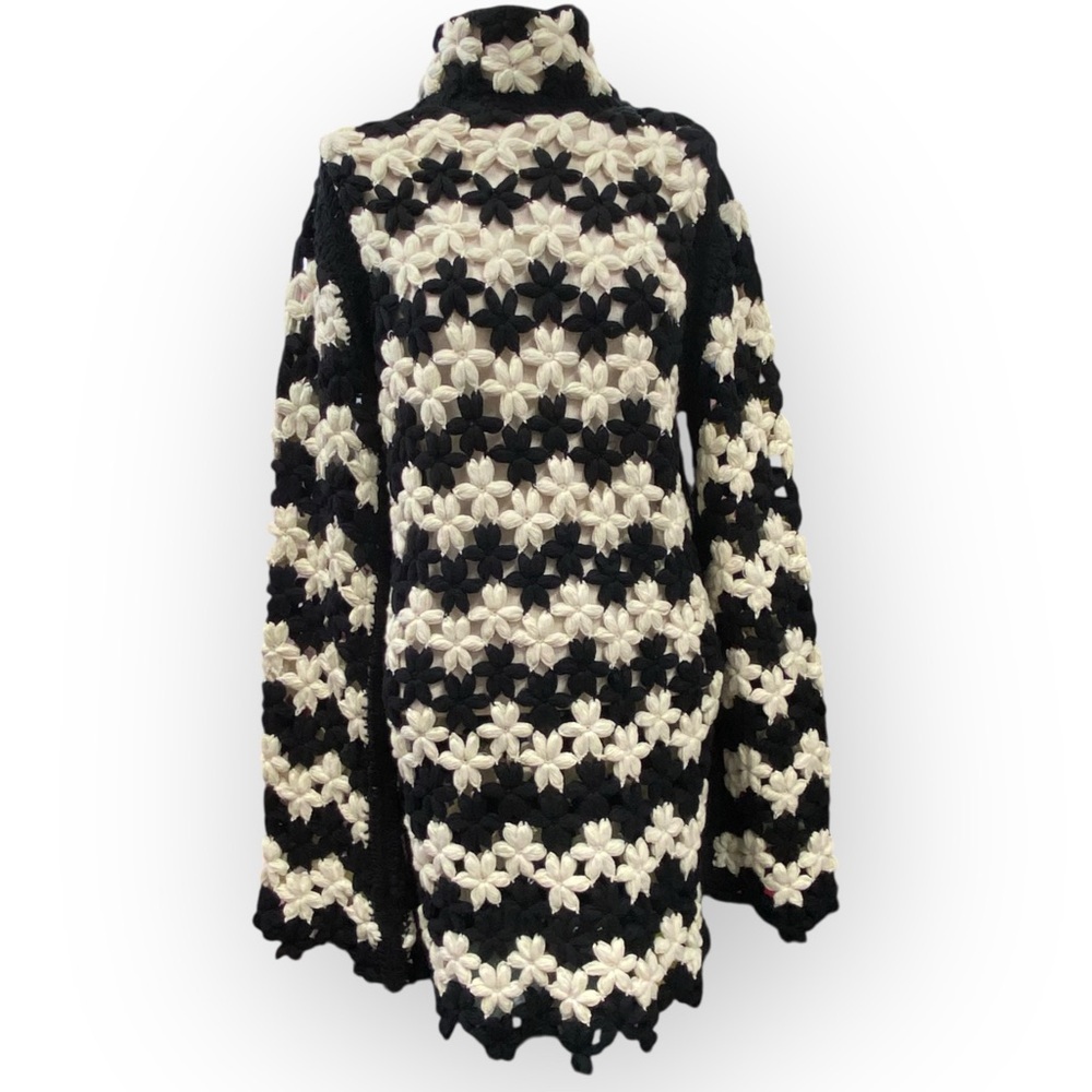 A6 ALIX OF BOHEMIA
Crochet Romy Mariner Dress